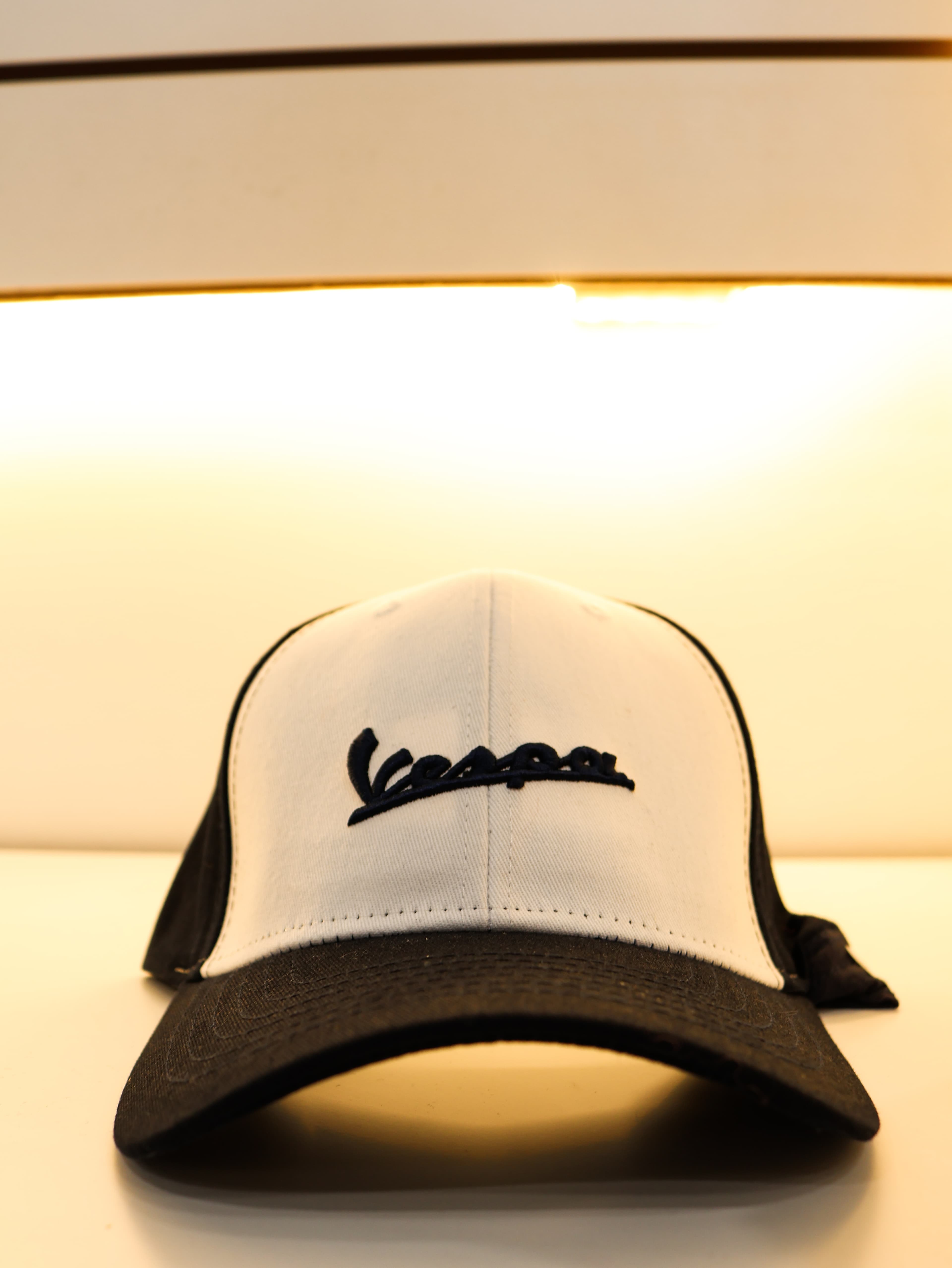 Gorra Vespa Azul y Blanca